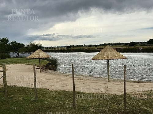 Excelente Chacra Con Casco De Muy Buen Gusto En Complejo Privado Con Piscina, Cáñalos, Kayaks, Huerta Orgánica, 3 Dormitorios Uno En Suite Parrillero - Ref: 323