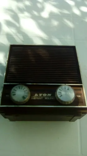 Antigua Radio Lyon 220v De Colección Funciona Ok (Usado)