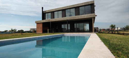 Casa Con Vista Al Lago En El Naudir