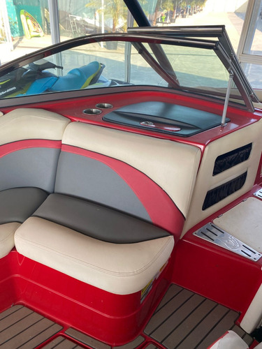 Lancha Centurion Enzo 240