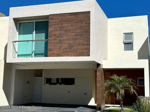 Casa En Privada Venta, La Vista Frente Paseo Queretaro