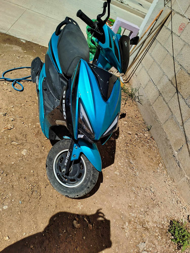Es Una Monoteta Italika De Color Azul No Está Enplacada
