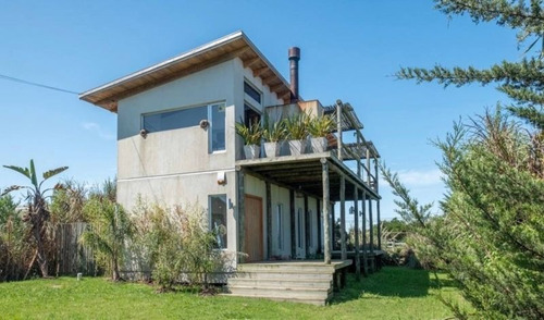 Casa En Venta De 3 Dormitorios En Punta Piedras
