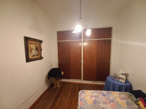 Venta Casa Lote Propio Con Garage Cubierto Y Local En Esquina 2 Plantas Con 2 Terrazas Tiene 166 M2 Cubiertos. A 3 Cuadras Parque Sarmiento Y Av Balbin, 4 Cuadras Av Gral Paz Y A 3 Cuadras Av Parque