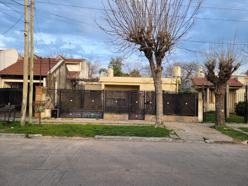 Venta De Dos Casas Un Un Mismo Lote En Glew . 