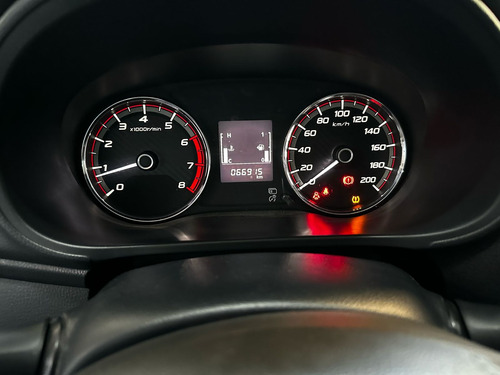 Mitsubishi L200 2.4 Cabina Doble 4x2 Mt