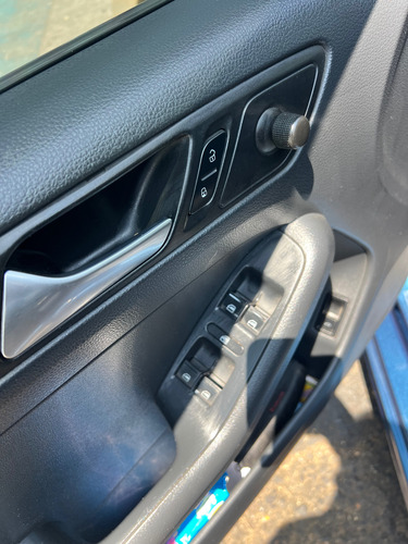 Volkswagen Jetta 2.0 L4 At