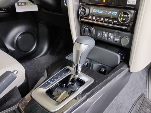 Toyota Hilux SW4 2.8 D-4D TURBO DIESEL DIAMOND 7L 4X4 AUTOMÁTICO