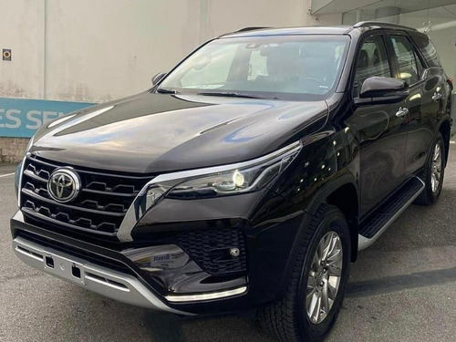 Imagen 2 de 13 de Toyota Sw4 2022 2.8 Srx 177cv 4x4 7as At