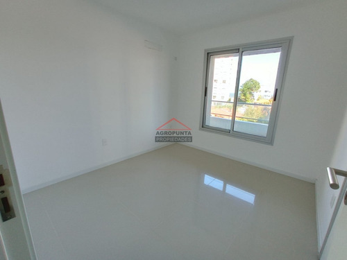 Apartamento En Zona Brava * 3 Dormitorios- Ref: 5358