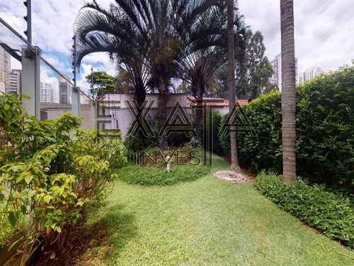 Imagem 28 de 30 de Apartamento Em Andar Alto E Varanda Perto Do Metrô, Com Uma Planta Muito Bem Aproveitada. A Sala Com Piso De Madeira É Iluminada Por Um Janelão Do Chão Ao Teto Que Leva À Varanda - Ap00923 - 70084771