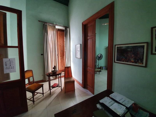 Casa Colonial En Esquina, En Excelente Estado Y Ubicación Inmejorable