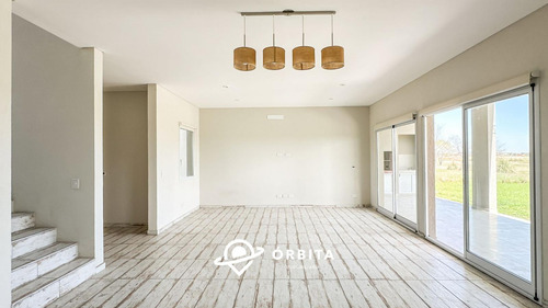 Casa En Venta En San Sebastian, Area 2, Vista Directa Y Salida Al Golf