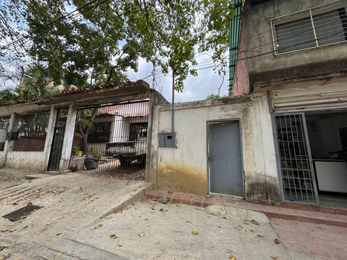Ji 25-18345. En Venta Terreno De 240m2 Con Bienhechurías, Ubicado En Guatire.