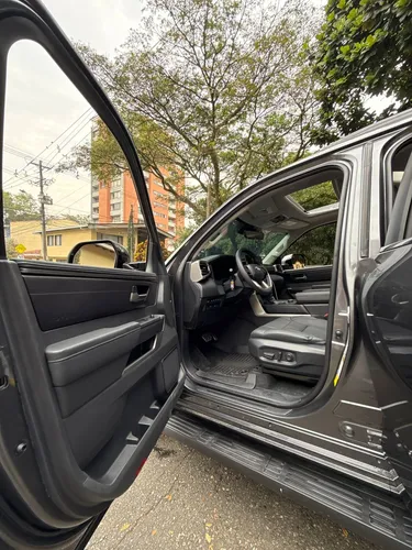 Toyota Sequoia 3.5 V6 Sr5 4X4