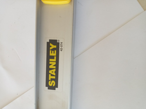 Imagen 2 de 7 de Nivel De Aluminio 3 Aguas Marca Stanley 24 (60cm) 42-074