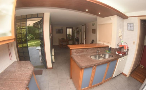Imagen 9 de 15 de Residencia De Gran Categoría Con Fondo Y Parrillero A Pasos De La Rambla