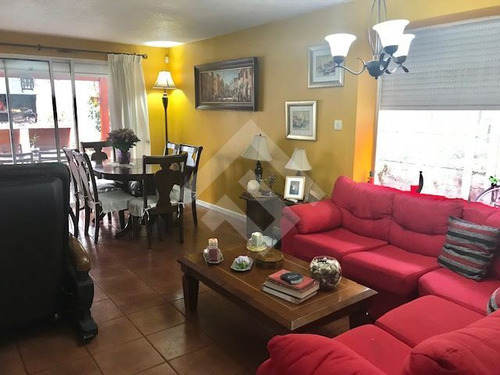 Casa En Venta De 5 Dorm. En Peñalolén