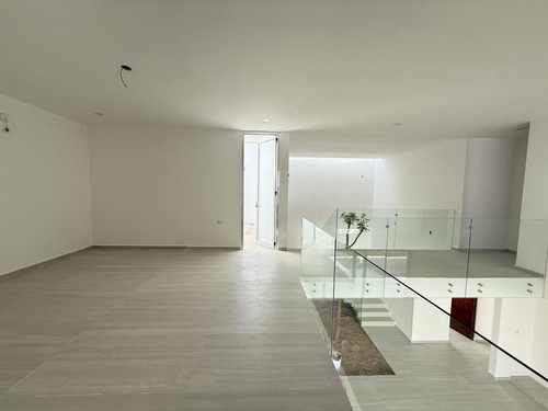 Casa En Venta Merida, En Privada, Con 562 Mt De Construccion