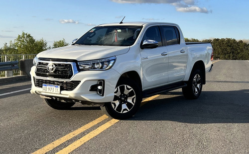 Imagen 2 de 15 de Toyota Hilux 2.8 Cd Srx 177cv 4x2