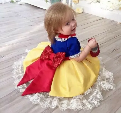 Fantasia branca de neve 2 anos 2025