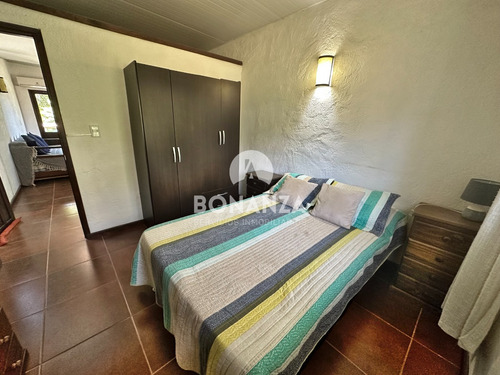 Casas En Venta En Playa Hermosa, Piriápolis. 2 Propiedades En Un Padrón. Cercada Perimetralmente.