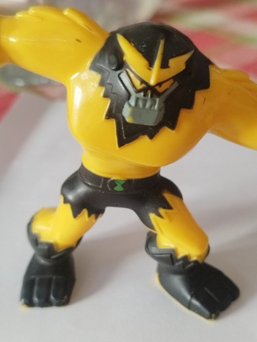 Muñeco Ben 10 Shocksquatch Mcdonald's (Usado)