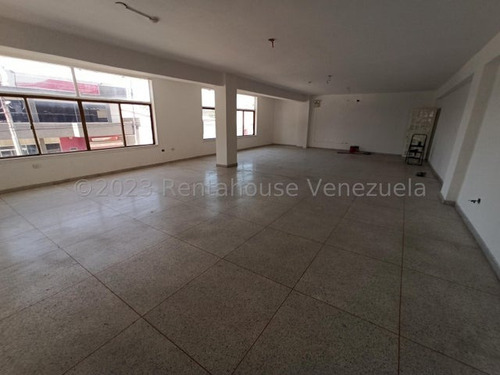 Oficina Comercial En Alquiler En Av Miranda En Maracay. 24-1799 Cm