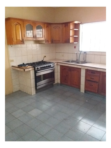 Imagen 4 de 6 de Se Alquila Casa En Av Raul Leoni Al01-0028rl- Aj