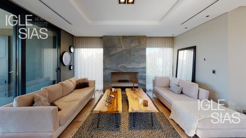 Casa En Venta Al Río 3 Dormitorios En El Yacht, Nordelta