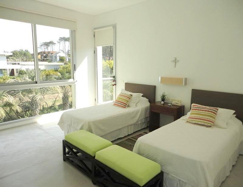 Casa En Venta De 4 Dormitorios En Laguna Blanca