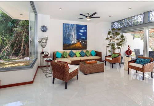 Imagen 9 de 30 de Venta Casa C/aberca, Lujo Y Gran Diseno Y Eficiencia En Play