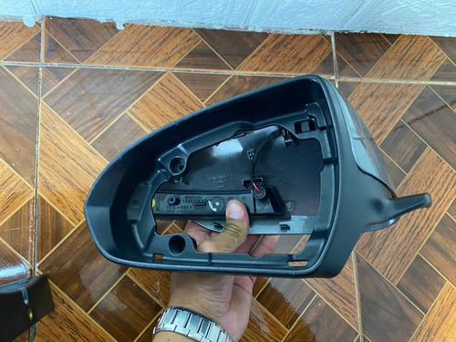 Cubre Espejo Elantra 2017 2018 2019 2020 C/lampara L/volante (Usado)