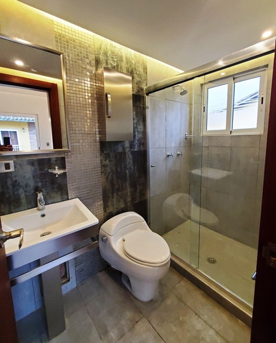 Casa En Alquiler Con Campo De Golf Y Terraza En Villas De San Diego Counry Club.