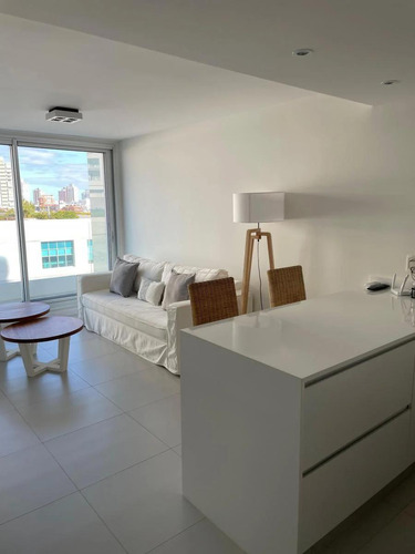 Departamento En Venta - 1 Dormitorio 1 Baño - Cochera - 36mts2 - Punta Del Este, Uruguay