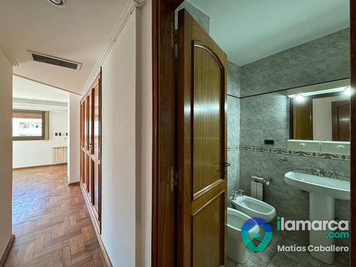 Piso Entero En Nueva Córdoba De 3 Dormitorios En Suite Mas Dep De Servicio 210 M2