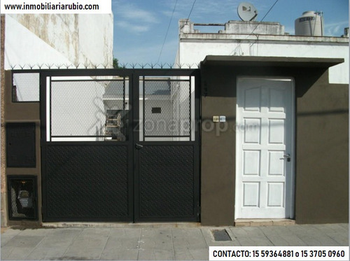 Imagen 1 de 9 de Casa/ph De 2 Ambientes Y Medio. Con 2 Cocheras.