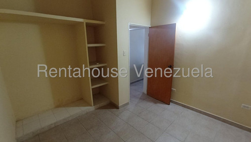 Casa En Venta, Rafael Gamarra Trae Para Ud, 2e11232, Bella En Urbanizacion Privada De Cabudare Comedor, 4 Habitac Y 2 Baños, Estacionamiento Para 3 Vehiculos Con Porton. Tanque Subterraneo 4000 Lts