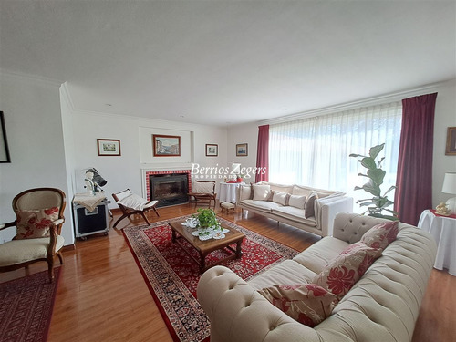 Casa En Venta, 4 Dormitorios 4 Baños, Sala De Estar La Reina