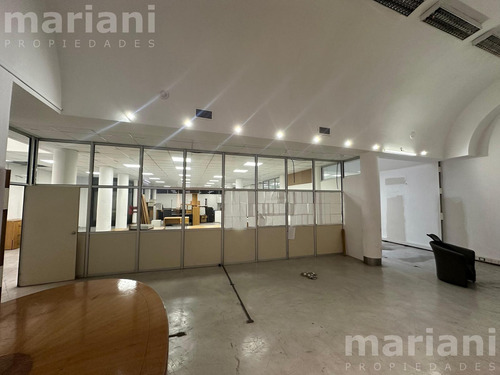 Alq - Local De 2.500m2 En 3 Plantas - Av. Belgrano 900