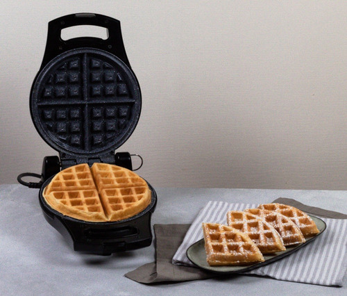 Maquina Para Waffles Waffle Maker Blanik Bwm032