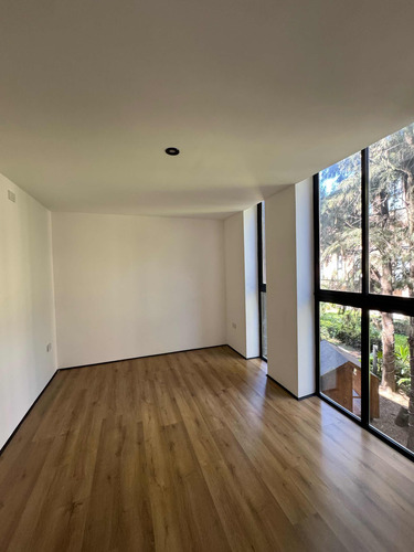 Impecable Y Moderno Duplex De 3 Ambientes Con Cochera En Venta - Inmejorable Ubicación Muy Cerca De Autopista.