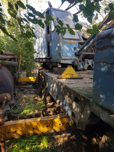 Grua Reticulada Marca Michigan De 8tn Sobre Camión.