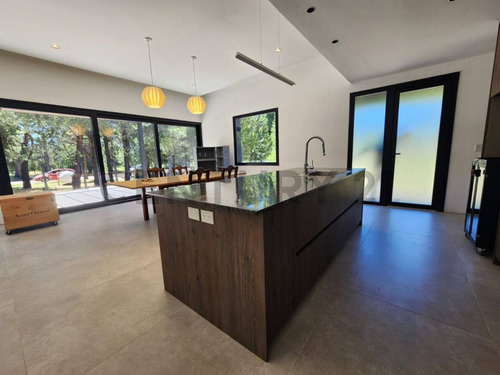 Casa En Venta - Bariloche- Club De Campo Dos Valles