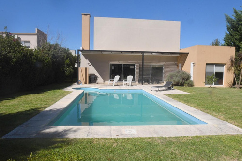 Venta Casa De 5 Ambientes En Barrio La Montura Pilar