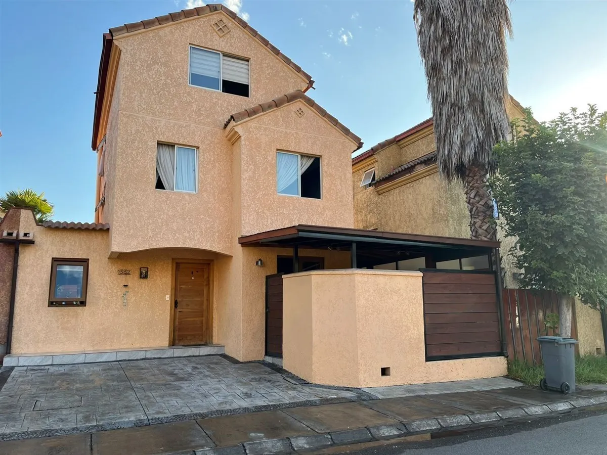 Imagen 1 de 16 de Casa En Venta De 4 Dorm. En Huechuraba