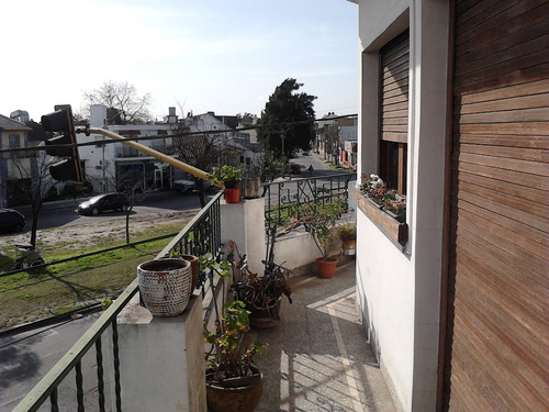 Depto 3 Amb. (100 M2) A Reciclar!!! Con Balcon Y Gran Terraza..fte Al Metrobus !!