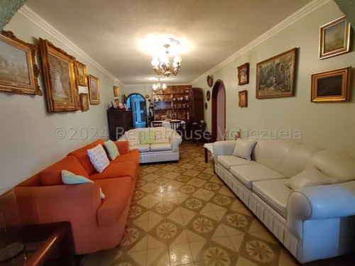 Espacioso Apartamento En Venta En Urb Base Aragua. 24-24141 Cm