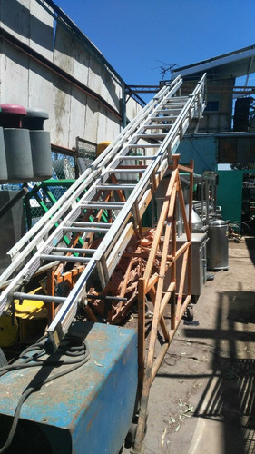Imagen 4 de 5 de Escalera Telescopica Base Para Bodega