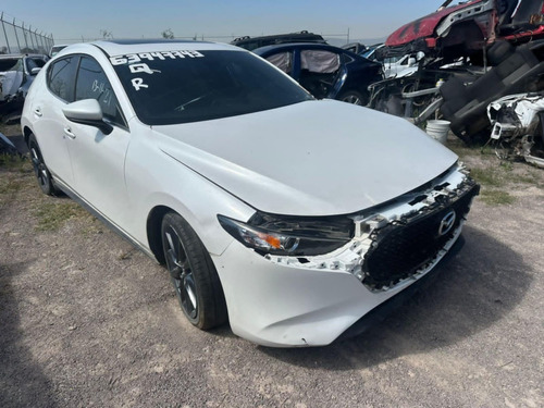 Mazda 3 Hatchback Estandar X Partes, Yonke